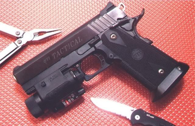 AHTactical2004-TacticalCoverPic7.jpg