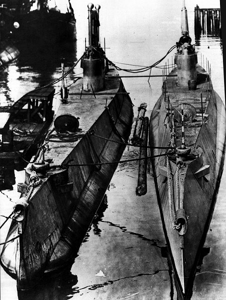 canadian-submarines-cc1-cc2-1914.jpg