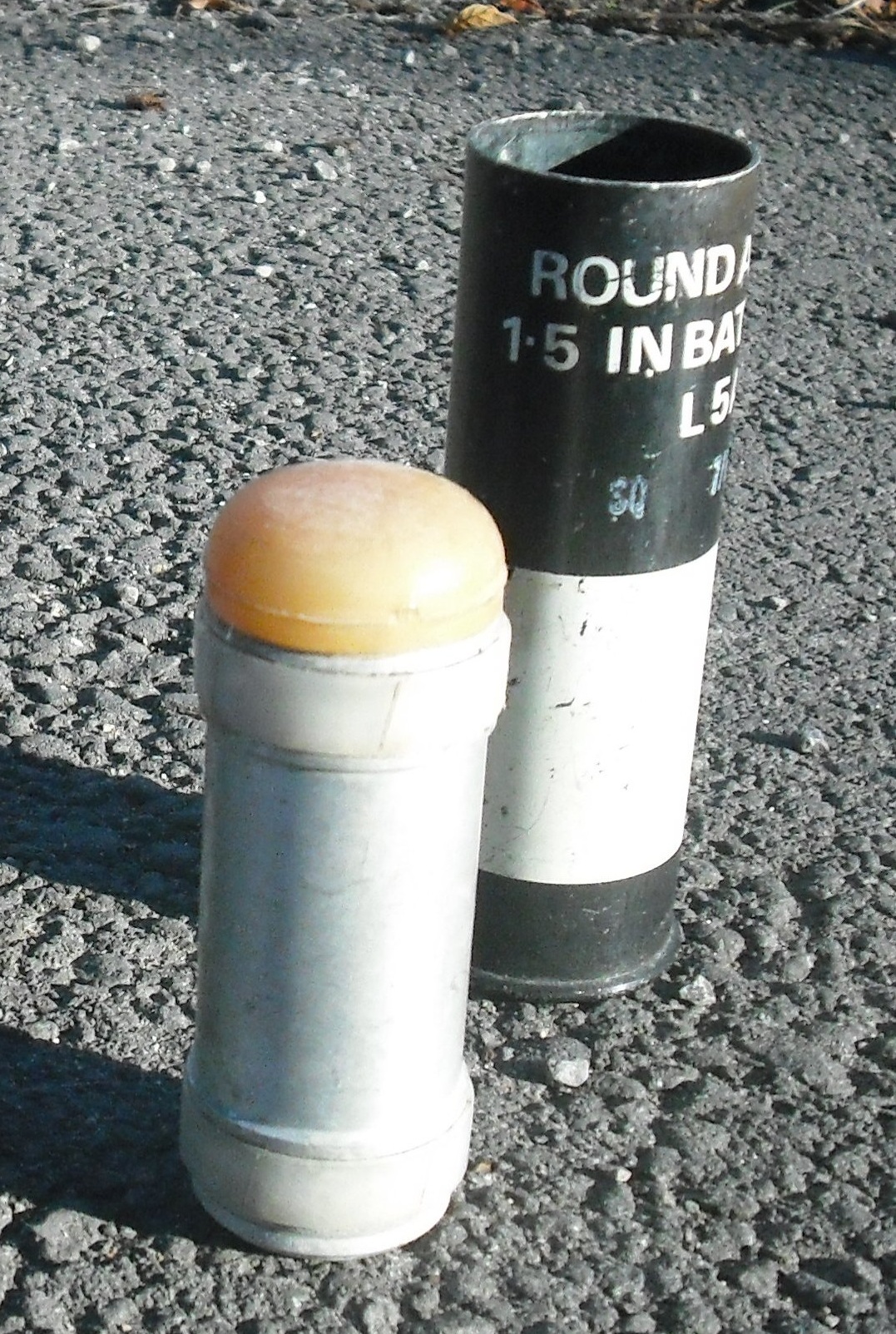 37mm_plastic_baton_round.jpg