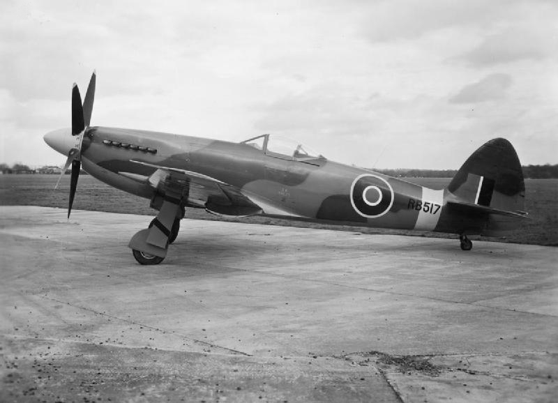 Supermarine_Spiteful_FXIV_side_view_c1945.jpg