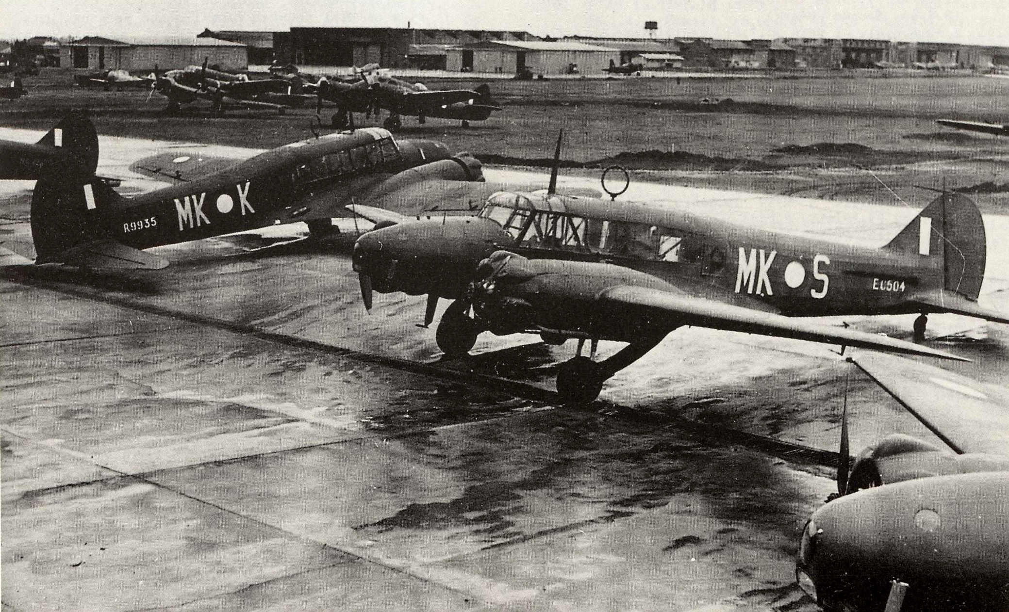 avro-anson-no-67-squadron-laverton-1945.jpg