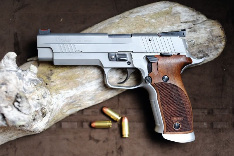 SIGX-FiveARGrayguns-R.jpg