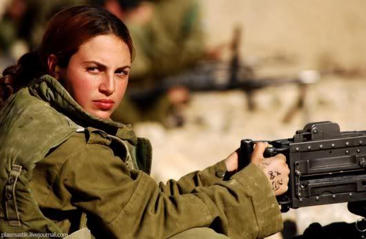 military_woman_israel_army_000678_jpg_530.jpg