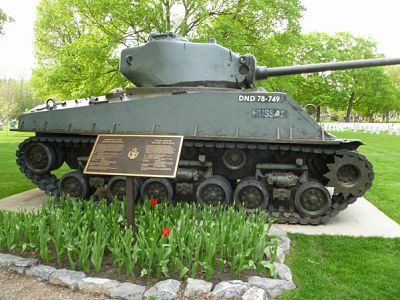 m4a2e8shermantank_ottawaontariocanada1_opt.jpg