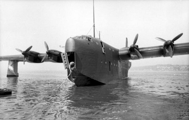 Bundesarchiv_Bild_101I-667-7143-02%2C_Flugzeug_Blohm_-_Vo%C3%9F_BV_238_V1.jpg