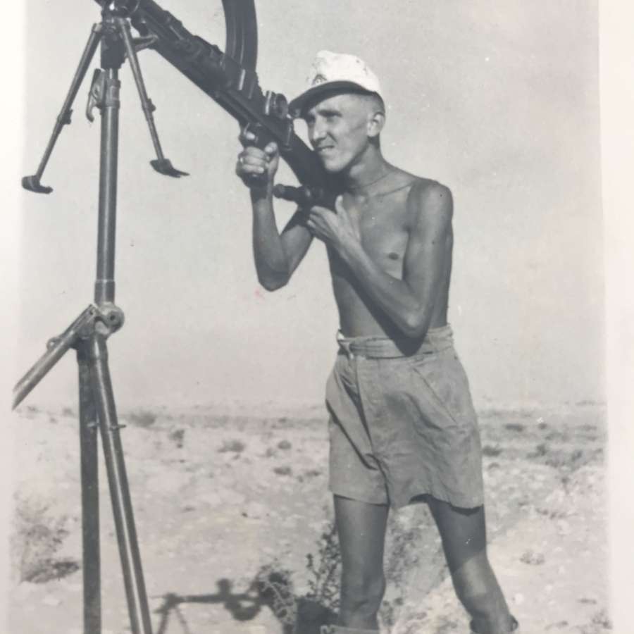 photograph-of-a-german-using-captured-british-bren-gun_10203_catalogue_list_size3.jpg